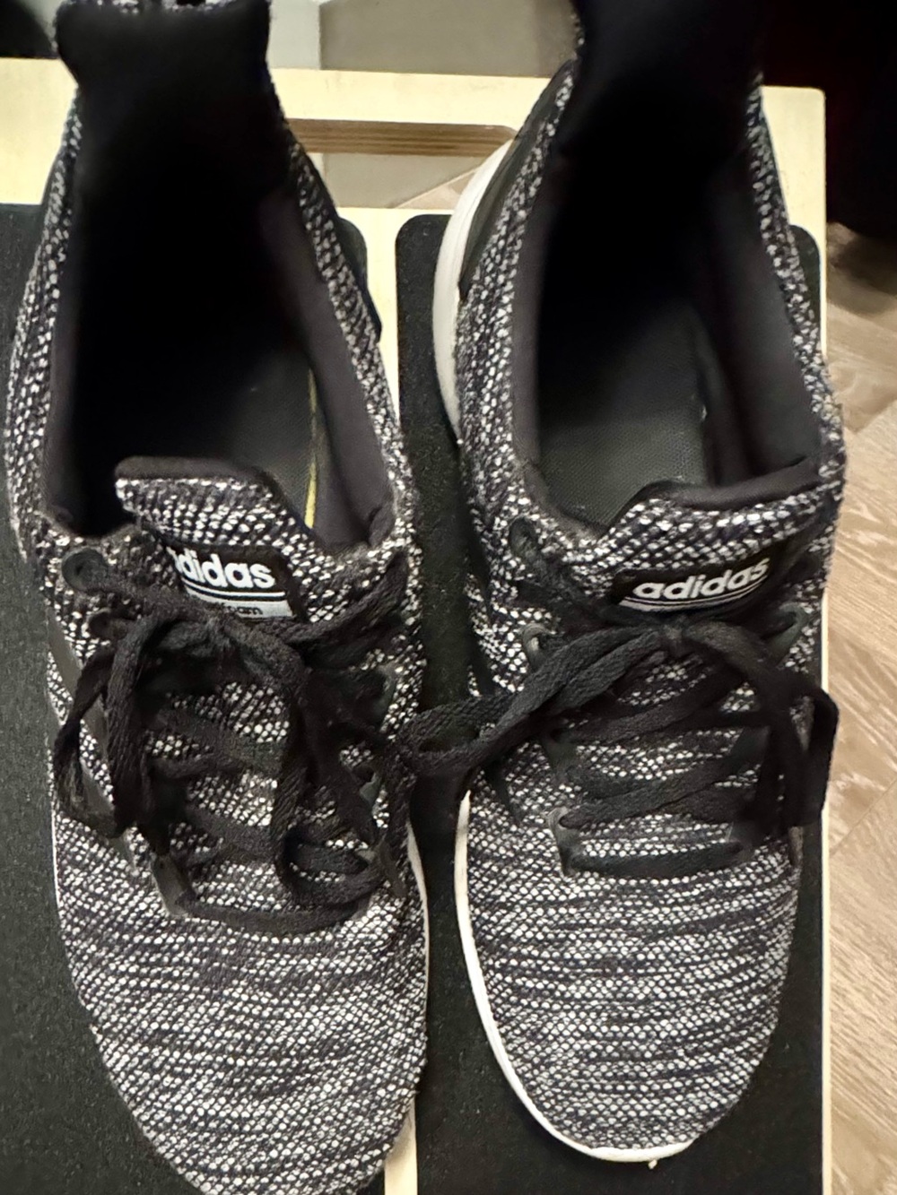 Mens Adidas Swift Run 1.0 Black Gray Knit Sneakers - size 10